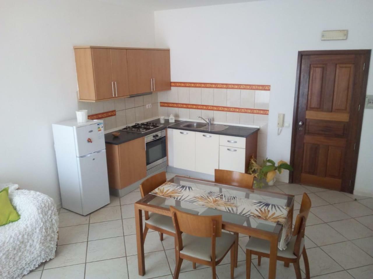 Good Value Low Cost Apartment Second Beach Line Санта Мария Екстериор снимка